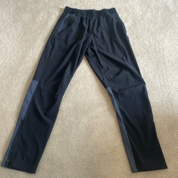 UA women’s sweatpants - Picture 1 of 6